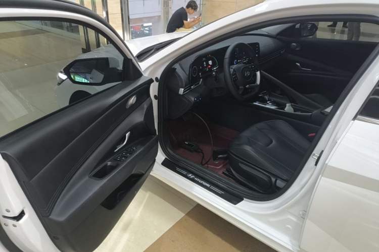 Used Hyundai Elantra 2023 1.5L CVT GLX Elite Edition Driver Seat