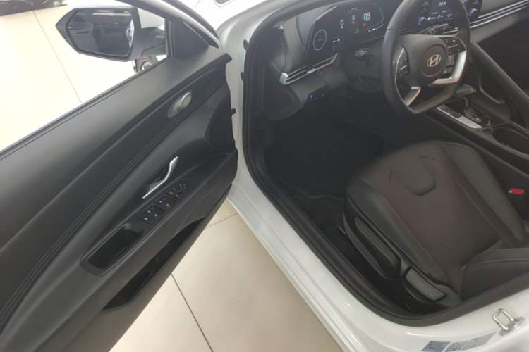 Used Hyundai Elantra 2023 1.5L CVT GLX Elite Edition Driver Seat