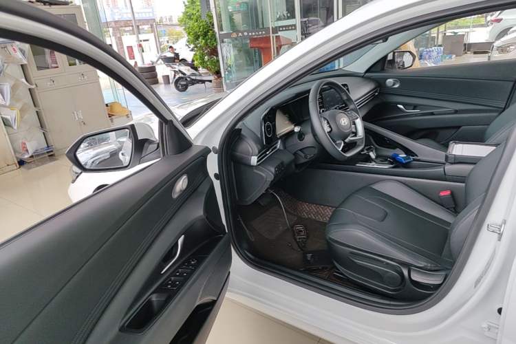 Used Hyundai Elantra 2023 1.5L CVT GLX Elite Edition Driver Seat