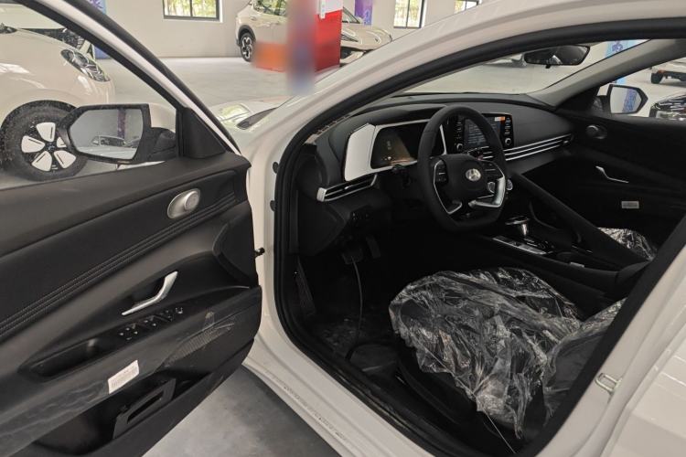 Used Hyundai Elantra 2023 1.5L CVT GLX Elite Edition Driver Seat
