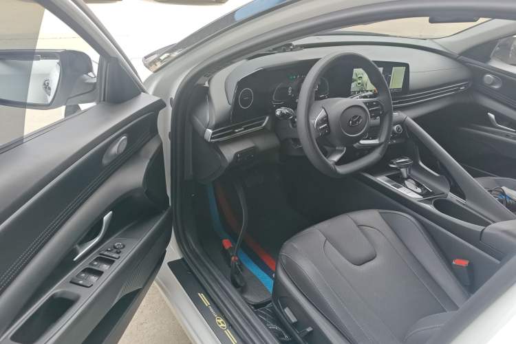 Used Hyundai Elantra 2023 1.5L CVT LUX Prestige Edition Driver Seat