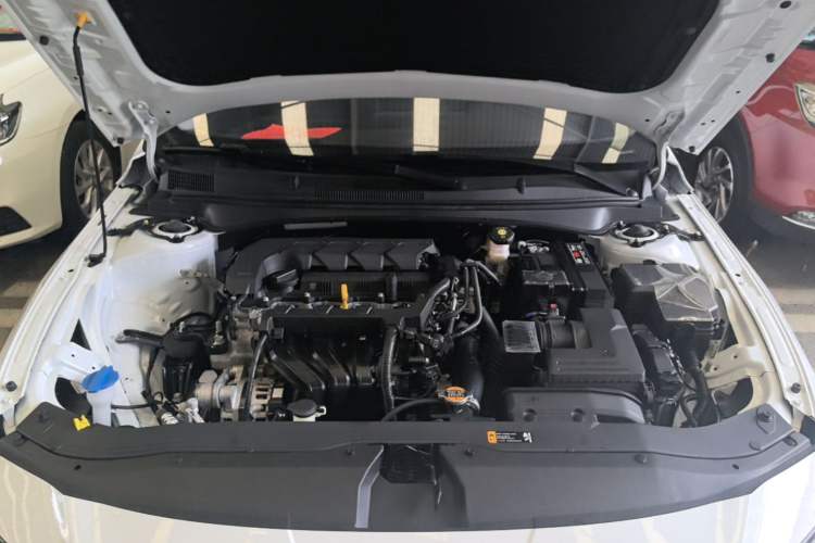Used Hyundai Elantra 2023 1.5L CVT GLX Elite Edition Engine Bay