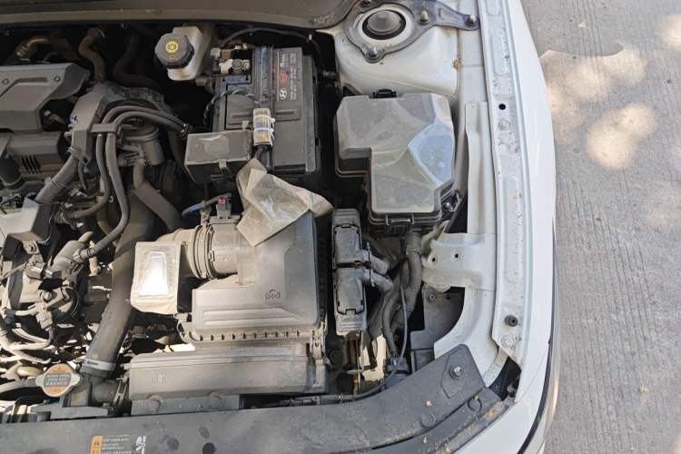 Used Hyundai Elantra 2023 1.5L CVT LUX Prestige Edition Engine Bay Left