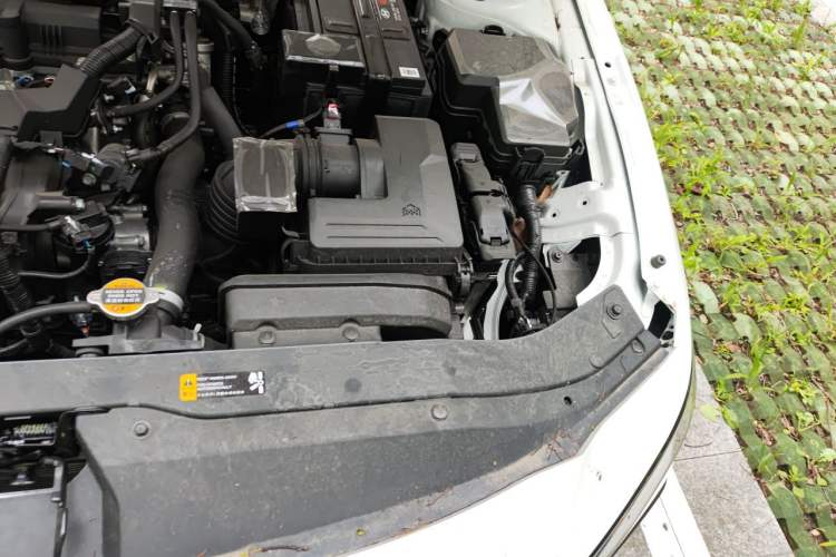 Used Hyundai Elantra 2023 1.5L CVT LUX Prestige Edition Engine Bay Left