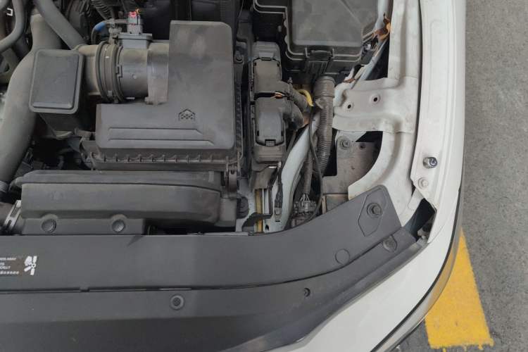 Used Hyundai Elantra 2023 1.5L CVT LUX Prestige Edition Engine Bay Left