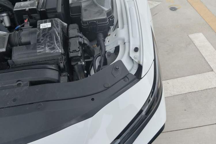 Used Hyundai Elantra 2023 1.5L CVT LUX Prestige Edition Engine Bay Left