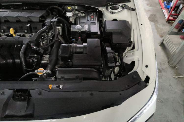 Used Hyundai Elantra 2023 1.5L CVT LUX Prestige Edition Engine Bay Left