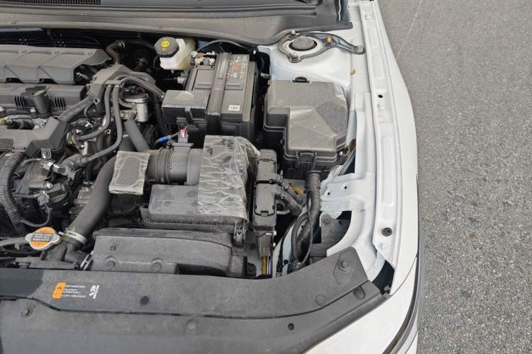 Used Hyundai Elantra 2023 1.5L CVT LUX Prestige Edition Engine Bay Left