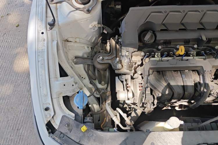 Used Hyundai Elantra 2023 1.5L CVT LUX Prestige Edition Engine Bay Right