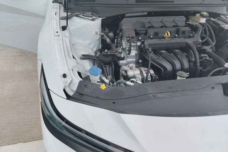 Used Hyundai Elantra 2023 1.5L CVT LUX Prestige Edition Engine Bay Right