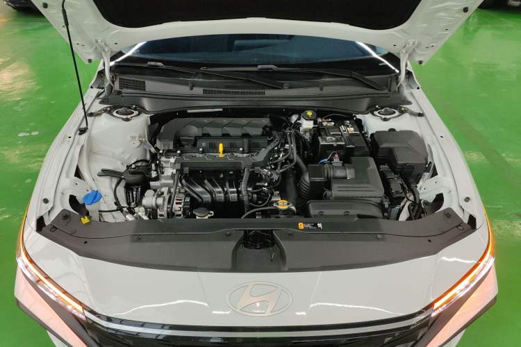 Used Hyundai Elantra 2023 1.5L CVT LUX Prestige Edition Engine Bay