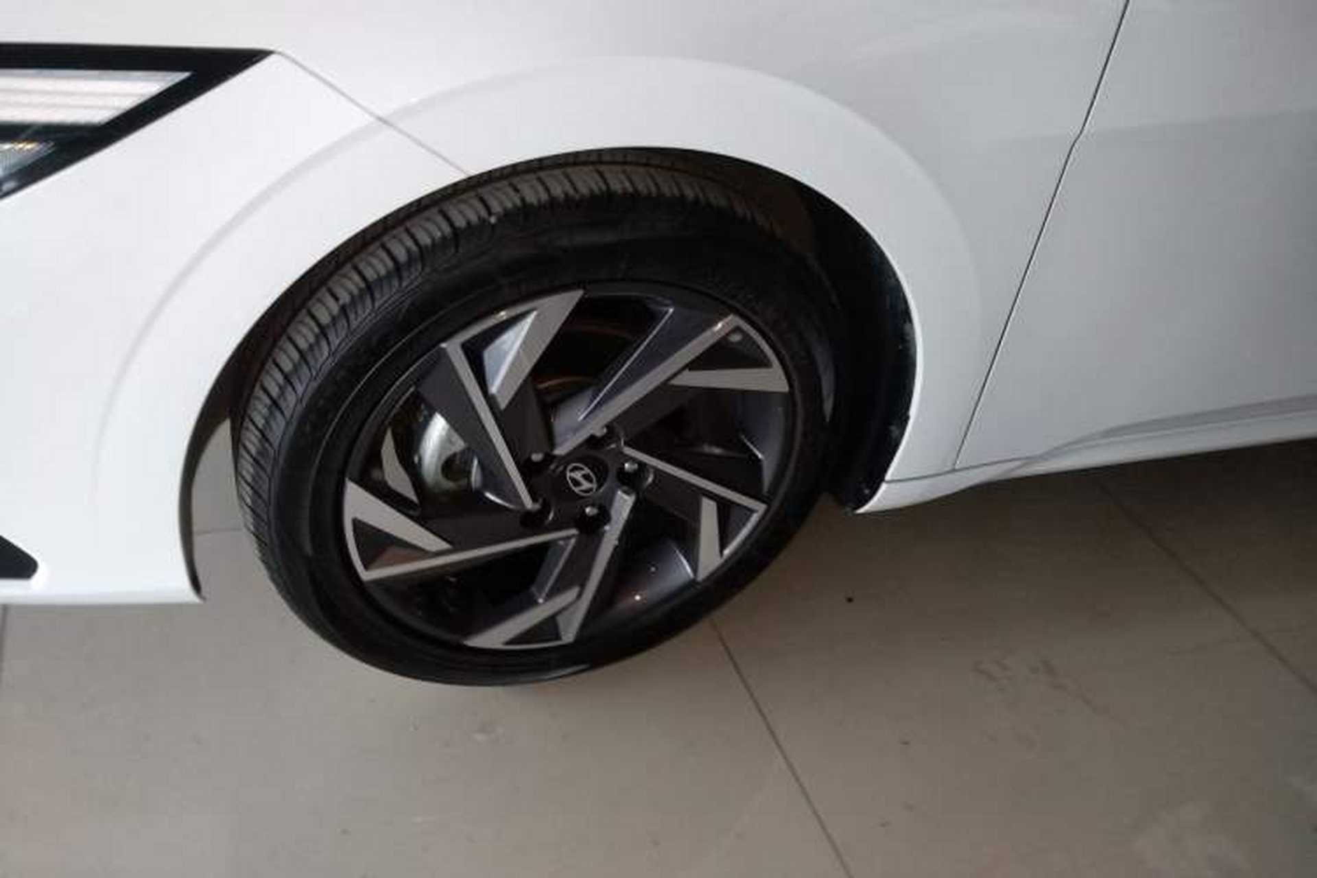 Used Hyundai Elantra 2023 1.5L CVT GLX Elite Edition Exterior 1