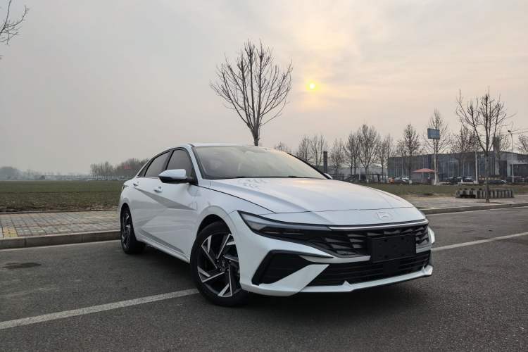 Used Hyundai Elantra 2023 1.5L CVT LUX Prestige Edition Exterior 1