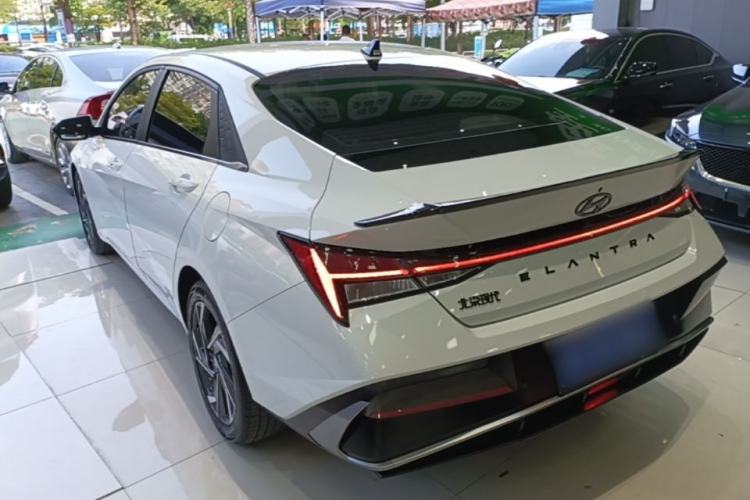 Used Hyundai Elantra 2023 1.5L CVT LUX Prestige Edition Exterior 2