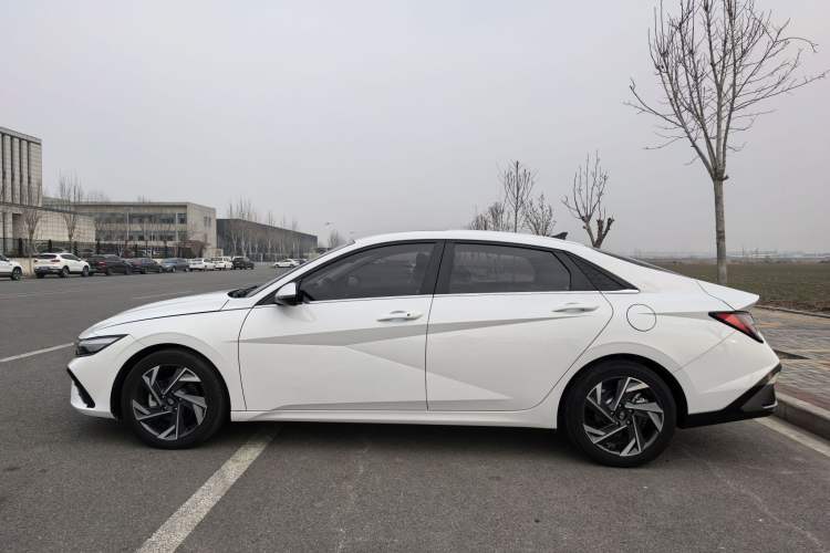 Used Hyundai Elantra 2023 1.5L CVT LUX Prestige Edition Exterior 3