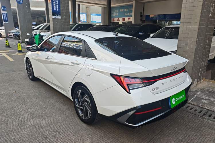 Used Hyundai Elantra 2023 1.5L CVT LUX Prestige Edition Exterior 3