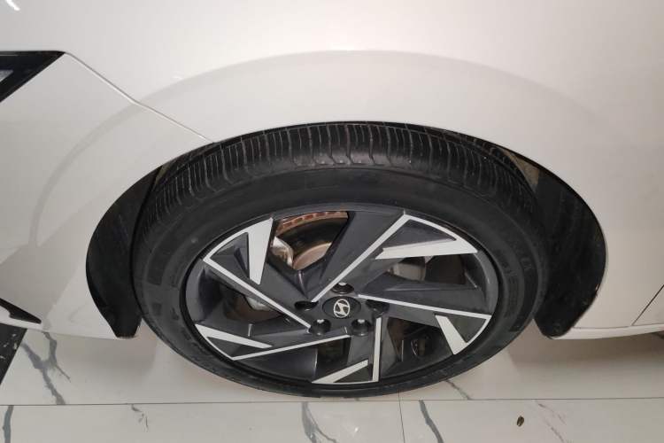 Used Hyundai Elantra 2023 1.5L CVT LUX Prestige Edition Exterior 3