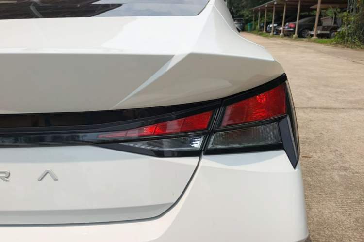 Used Hyundai Elantra 2023 1.5L CVT GLS Leading Edition Exterior 3