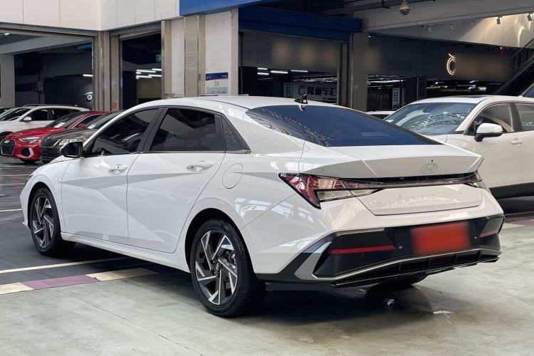 Used Hyundai Elantra 2023 1.5L CVT LUX Prestige Edition Exterior 3