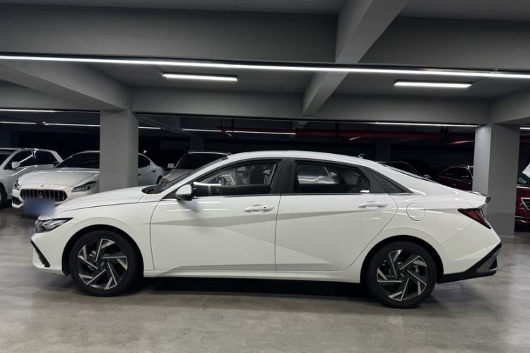 Used Hyundai Elantra 2023 1.5L CVT LUX Prestige Edition Exterior 3