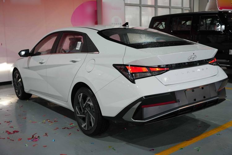Used Hyundai Elantra 2023 1.5L CVT GLX Elite Edition Exterior 3