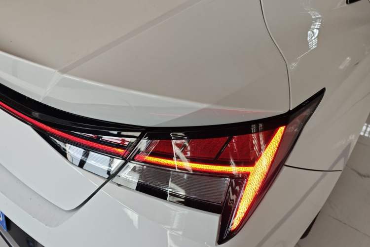 Used Hyundai Elantra 2023 1.5L CVT LUX Prestige Edition Exterior 3