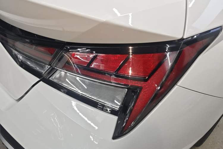 Used Hyundai Elantra 2023 1.5L CVT LUX Prestige Edition Exterior 3