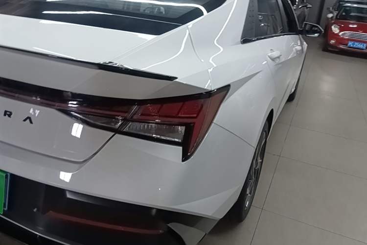 Used Hyundai Elantra 2023 1.5L CVT LUX Prestige Edition Exterior 3