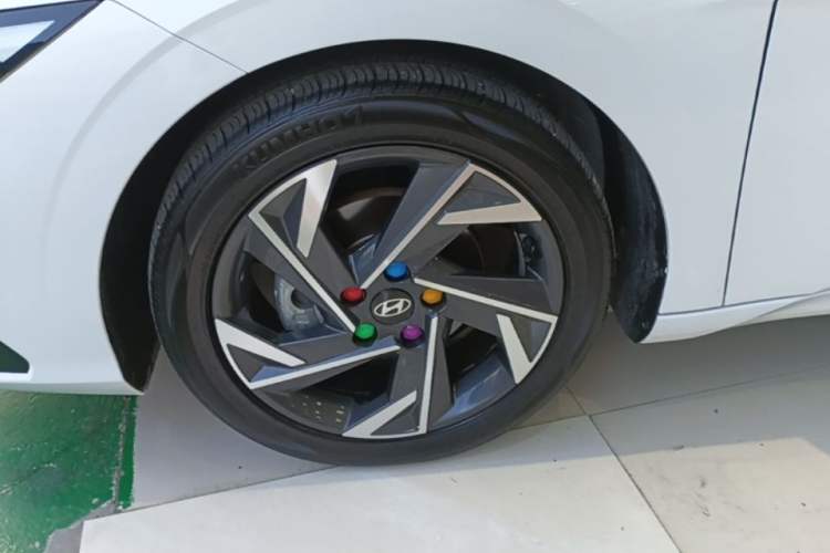 Used Hyundai Elantra 2023 1.5L CVT LUX Prestige Edition Exterior 4