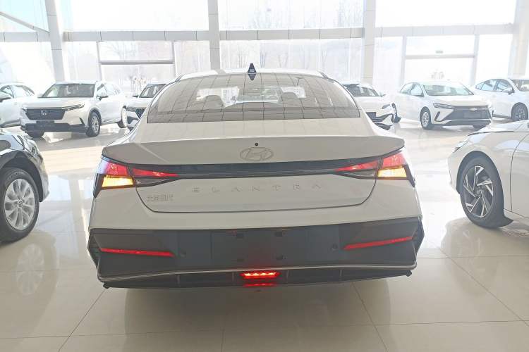 Used Hyundai Elantra 2023 1.5L CVT GLX Elite Edition Exterior 4