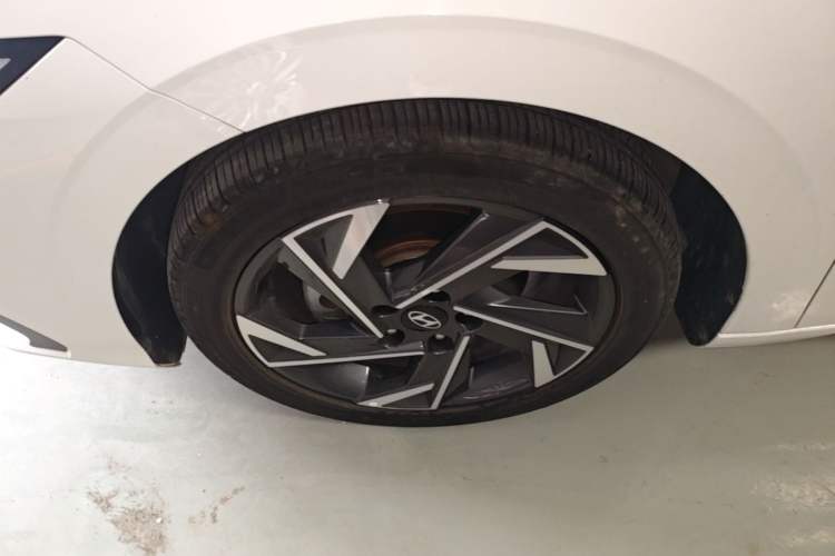 Used Hyundai Elantra 2023 1.5L CVT LUX Prestige Edition Exterior 4