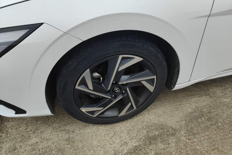 Used Hyundai Elantra 2023 1.5L CVT LUX Prestige Edition Exterior 4