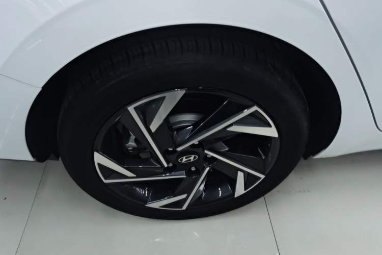 Used Hyundai Elantra 2023 1.5L CVT GLX Elite Edition Exterior 5