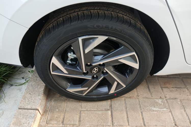 Used Hyundai Elantra 2023 1.5L CVT GLX Elite Edition Exterior 5