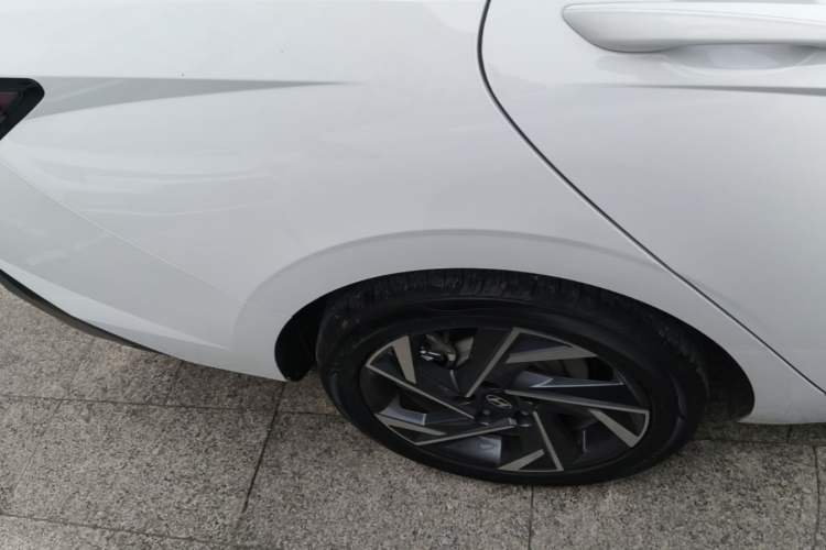 Used Hyundai Elantra 2023 1.5L CVT GLX Elite Edition Exterior 5