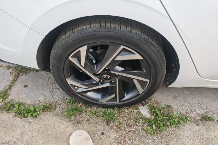 Used Hyundai Elantra 2023 1.5L CVT LUX Prestige Edition Exterior 5