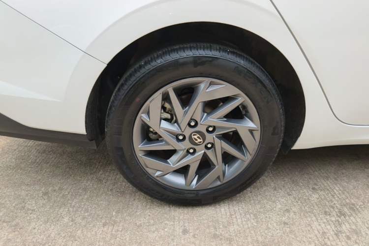 Used Hyundai Elantra 2023 1.5L CVT GLS Leading Edition Exterior 5