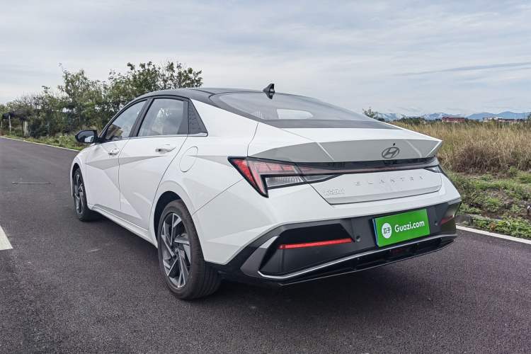 Used Hyundai Elantra 2023 1.5L CVT LUX Prestige Edition Exterior 5