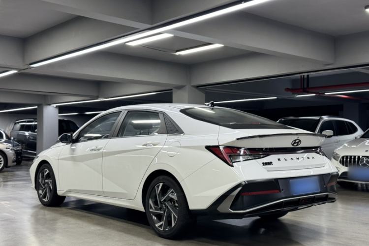 Used Hyundai Elantra 2023 1.5L CVT LUX Prestige Edition Exterior 5