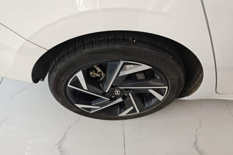 Used Hyundai Elantra 2023 1.5L CVT LUX Prestige Edition Exterior 5