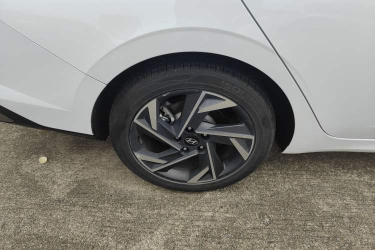 Used Hyundai Elantra 2023 1.5L CVT LUX Prestige Edition Exterior 5