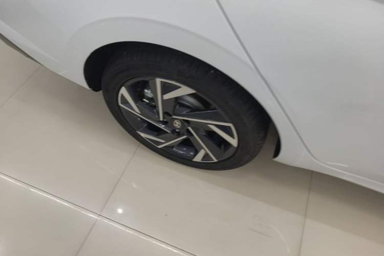 Used Hyundai Elantra 2023 1.5L CVT GLX Elite Edition Exterior 5