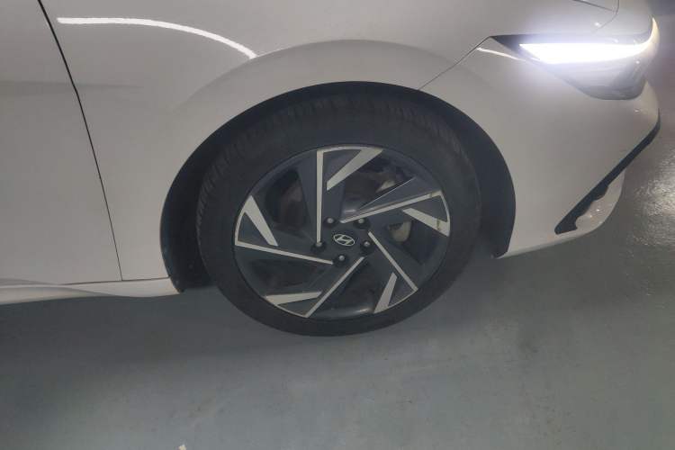 Used Hyundai Elantra 2023 1.5L CVT LUX Prestige Edition Exterior 6