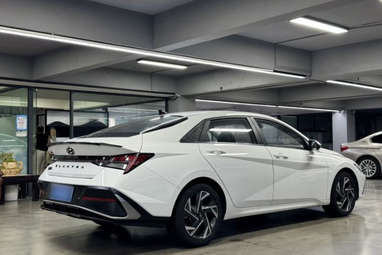 Used Hyundai Elantra 2023 1.5L CVT LUX Prestige Edition Exterior 7