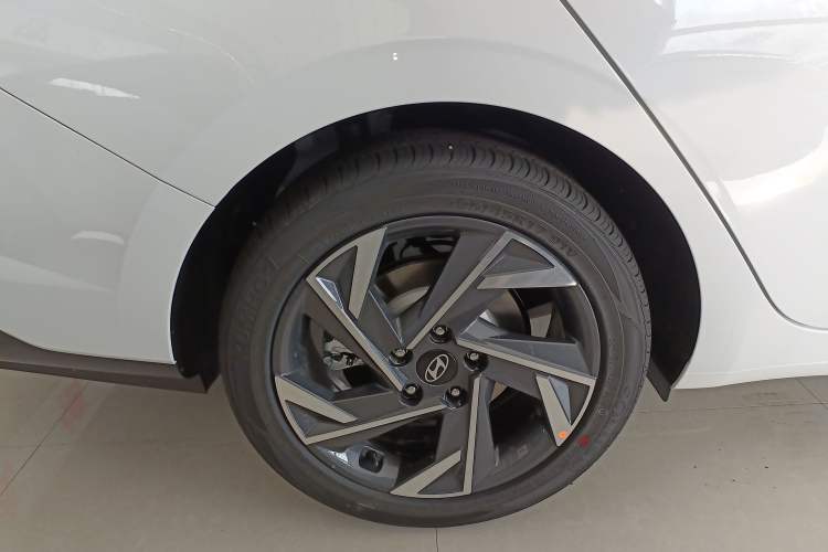 Used Hyundai Elantra 2023 1.5L CVT GLX Elite Edition Exterior 8