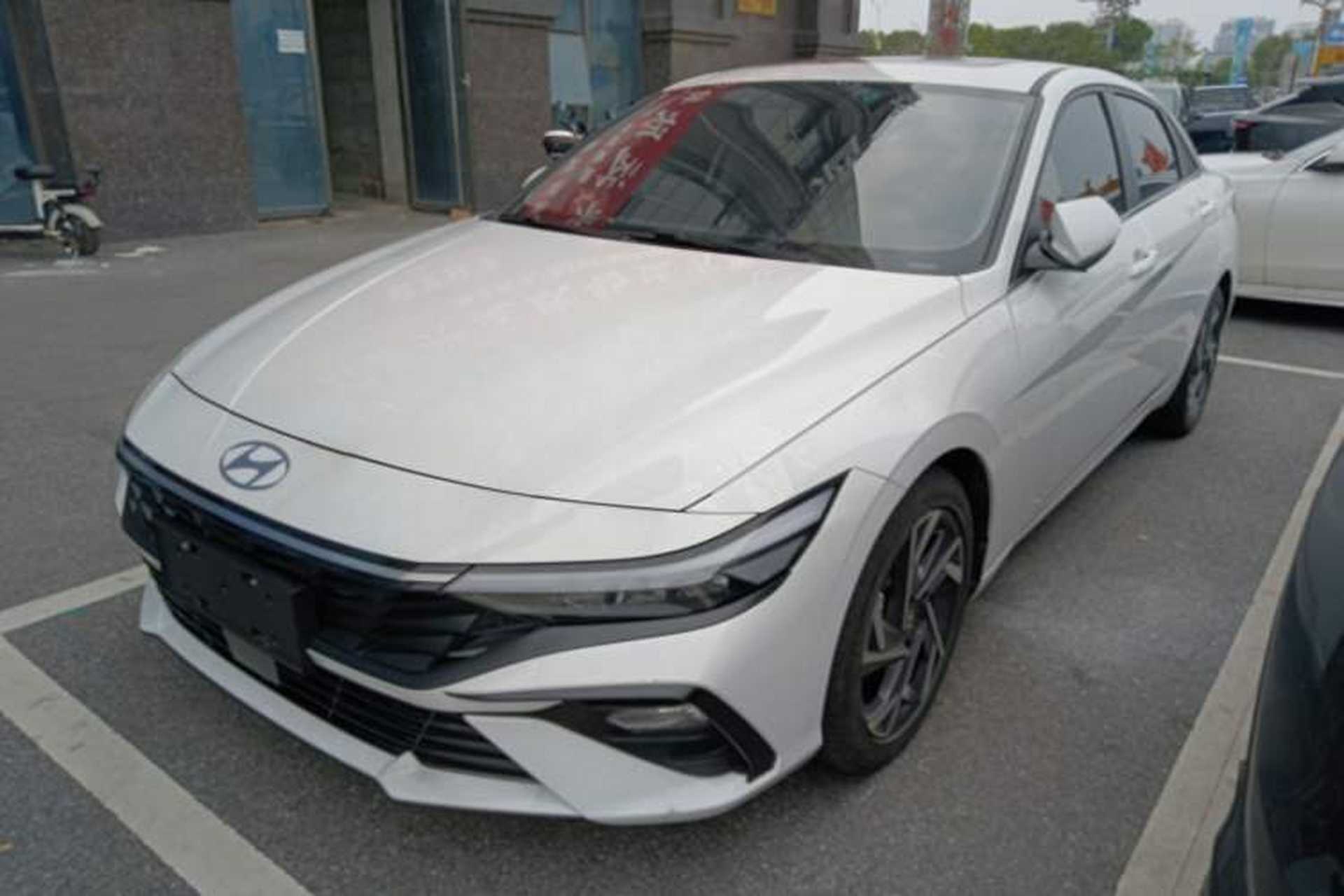 Used Hyundai Elantra 2023 1.5L CVT GLX Elite Edition Front Left 45 Deg