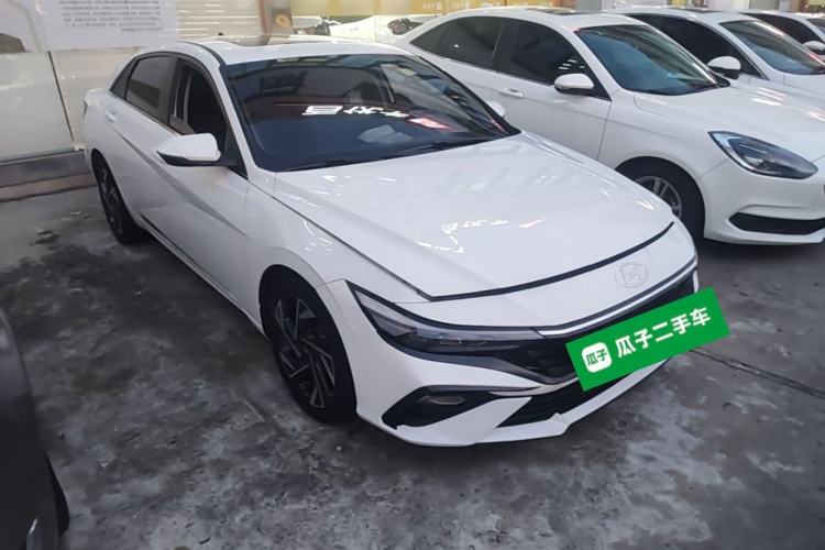 Used Hyundai Elantra 2023 1.5L CVT GLX Elite Edition Front Right 45 Deg