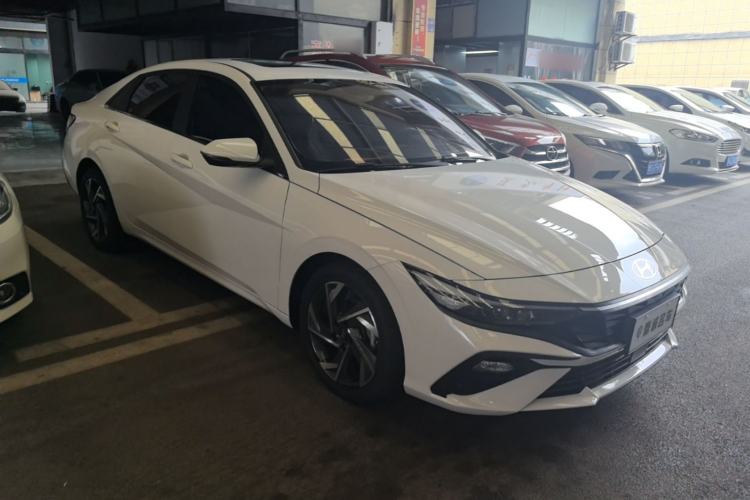 Used Hyundai Elantra 2023 1.5L CVT GLX Elite Edition Front Right 45 Deg