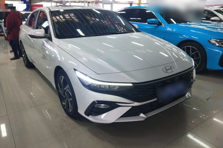 Used Hyundai Elantra 2023 1.5L CVT GLX Elite Edition Front Right 45 Deg