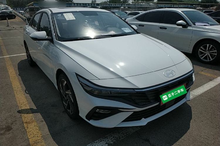 Used Hyundai Elantra 2023 1.5L CVT GLX Elite Edition Front Right 45 Deg